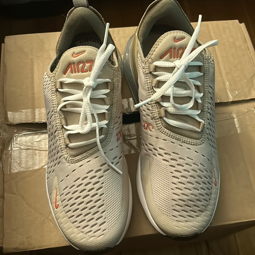 Nike Air 270 size 9